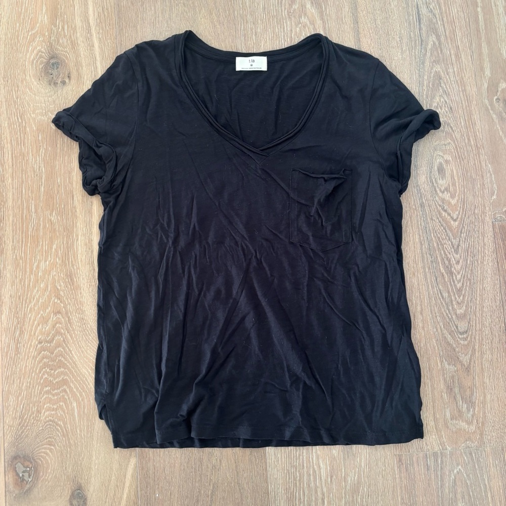 Anthropologie / t.la black short sleeve v-neck t-shirt with rolled up sleeves